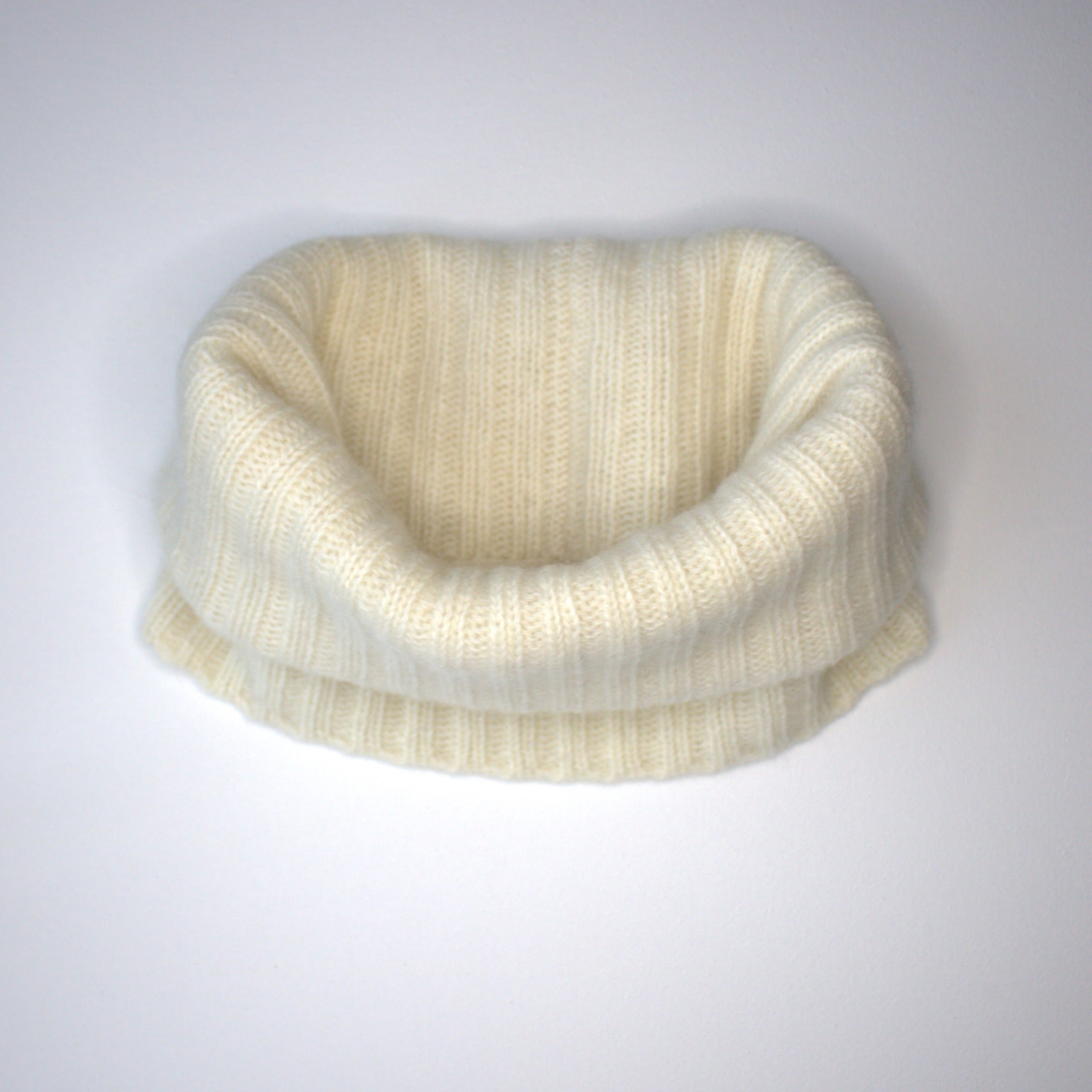 'Sleek' sheep wool snood