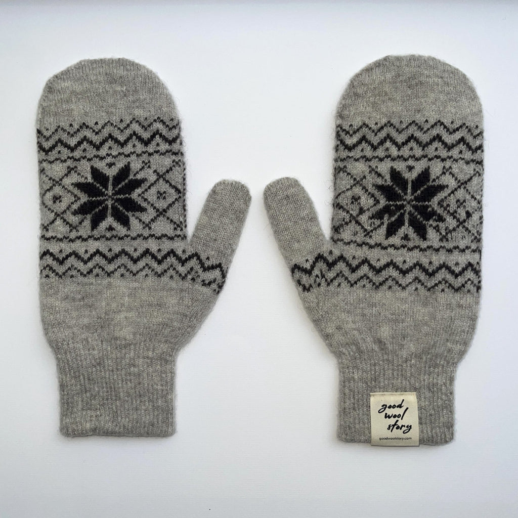 'Snow' sheep wool mittens