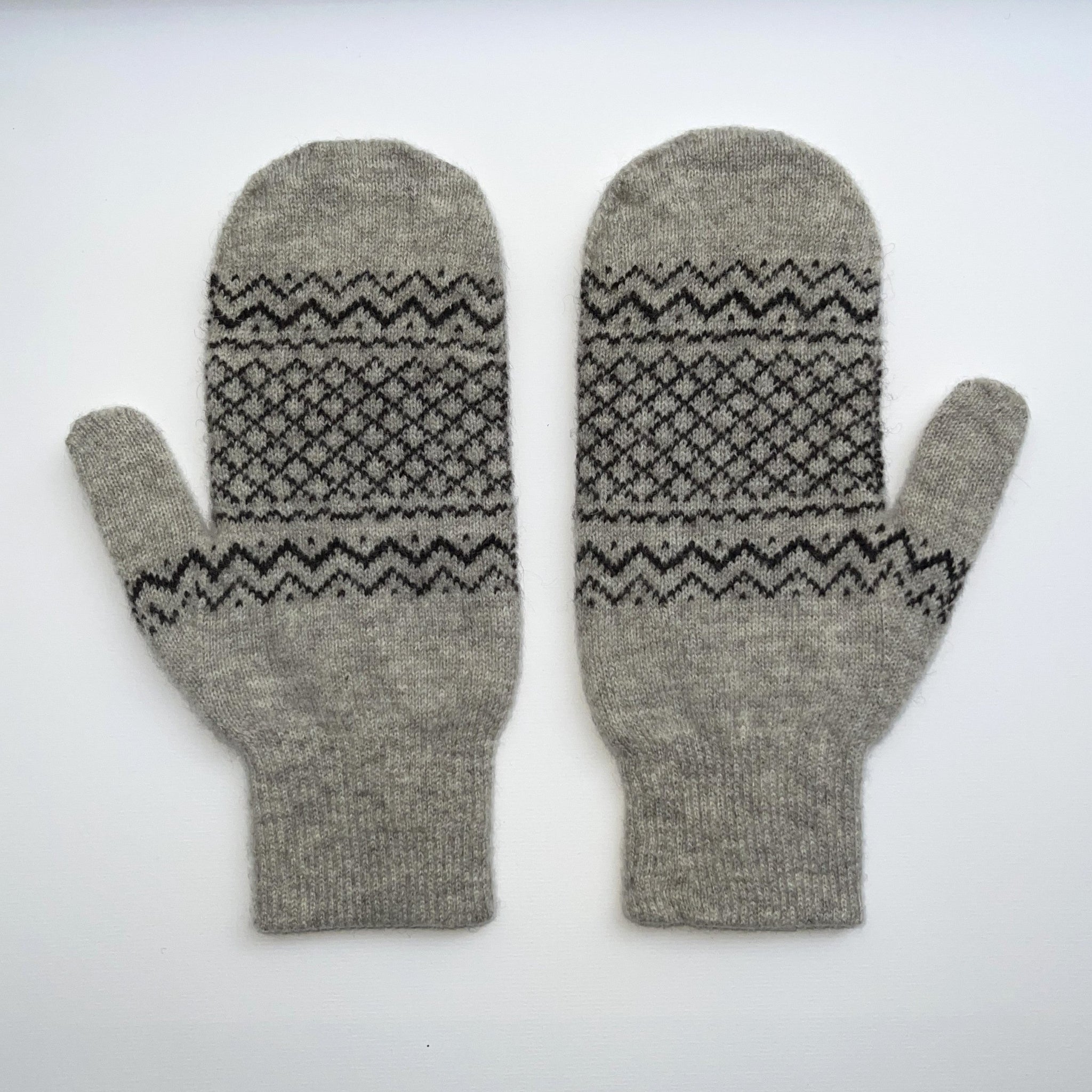 'Snow' sheep wool mittens